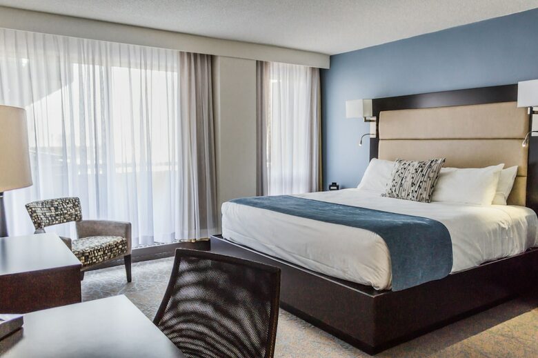 Embassy Hotel & Suites Ottawa