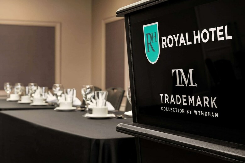 Hotel Executive Royal Inn North Calgary