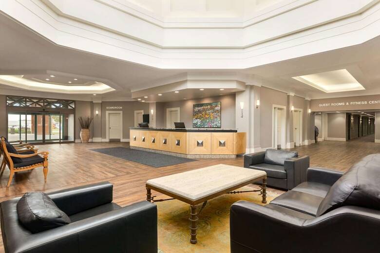 Hotel Executive Royal Inn North Calgary