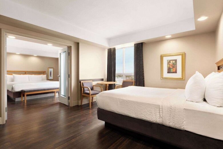 Hotel Executive Royal Inn North Calgary