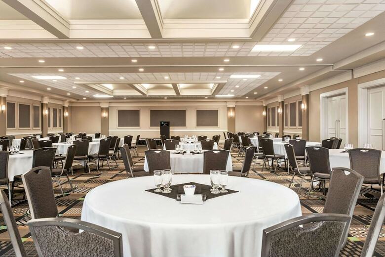 Hotel Executive Royal Inn North Calgary