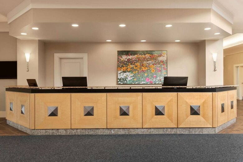 Hotel Executive Royal Inn North Calgary