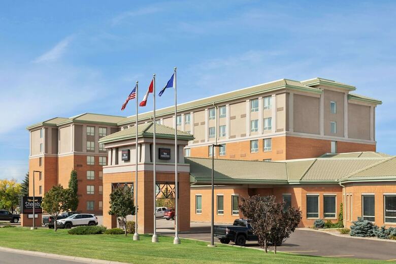 Hotel Executive Royal Inn North Calgary