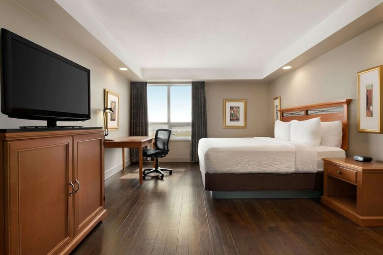 Hotel Executive Royal Inn North Calgary