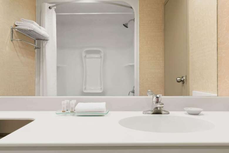 Hotel Executive Royal Inn North Calgary