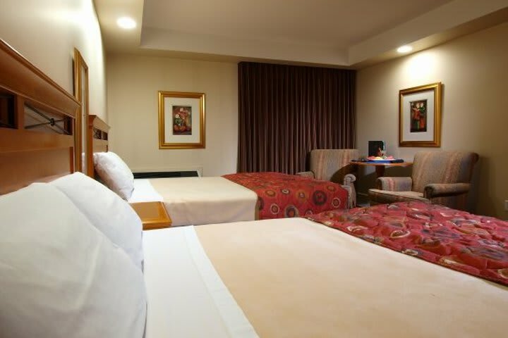 Hotel Executive Royal Inn North Calgary