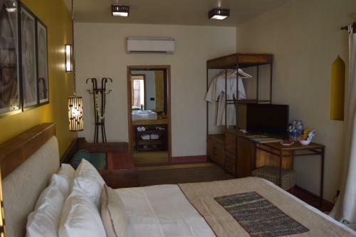 Hotel 1st Gate Home- Fusion