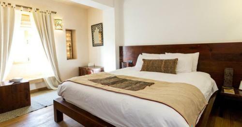 Hotel 1st Gate Home- Fusion