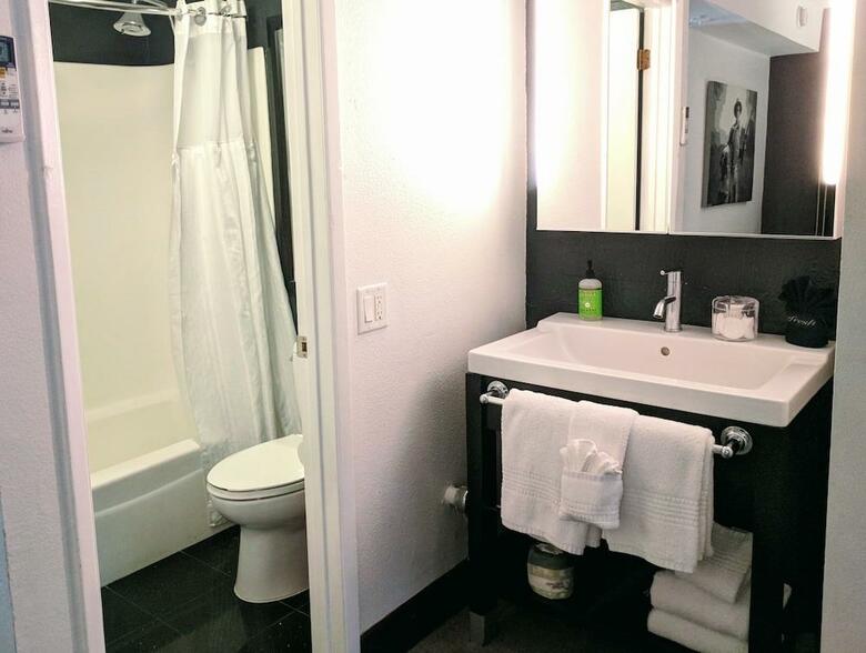 The Clarendon Hotel - Phoenix's Urban Retreat
