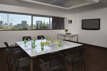 Toronto Don Valley Hotel And Suites