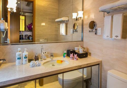 Huachen International Hotel