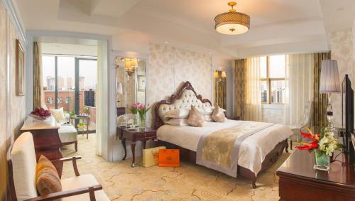 Huachen International Hotel