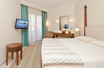 Hotel Alexander The Great Beach