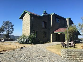 Hotel Woodsmoke Resort & Spa
