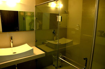 Hotel Woodsmoke Resort & Spa