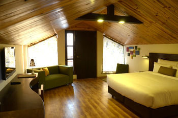 Hotel Woodsmoke Resort & Spa