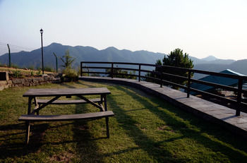 Hotel Woodsmoke Resort & Spa