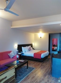 Hotel Woodsmoke Resort & Spa