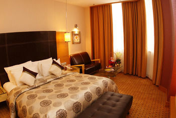 Hotel New World Suites
