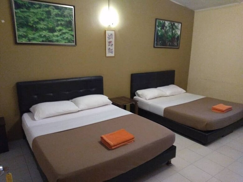 Hostal Eight Mentigi Guesthouse