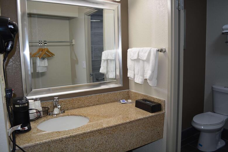 Hotel Clarion Kci Airport