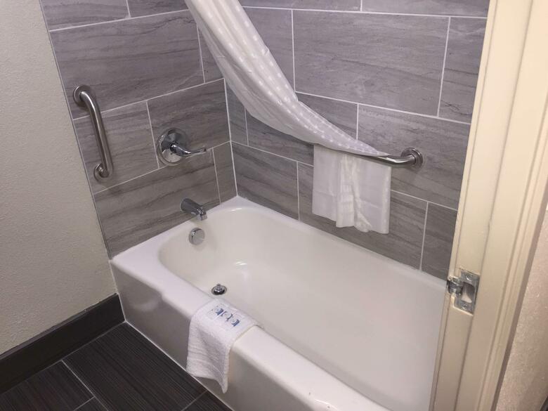 Hotel Clarion Kci Airport