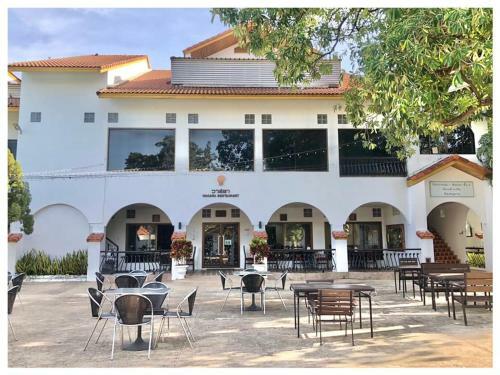 Hotel Lopburi Inn Resort
