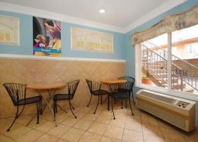 Hotel Anaheim Rodeway Inn & Suites