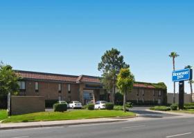 Hotel Anaheim Rodeway Inn & Suites
