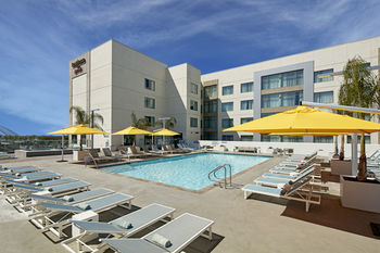 Anaheim Jolly Roger Hotel
