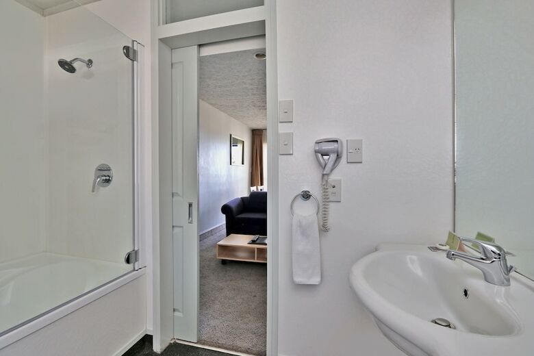 Edgewater Motor Lodge