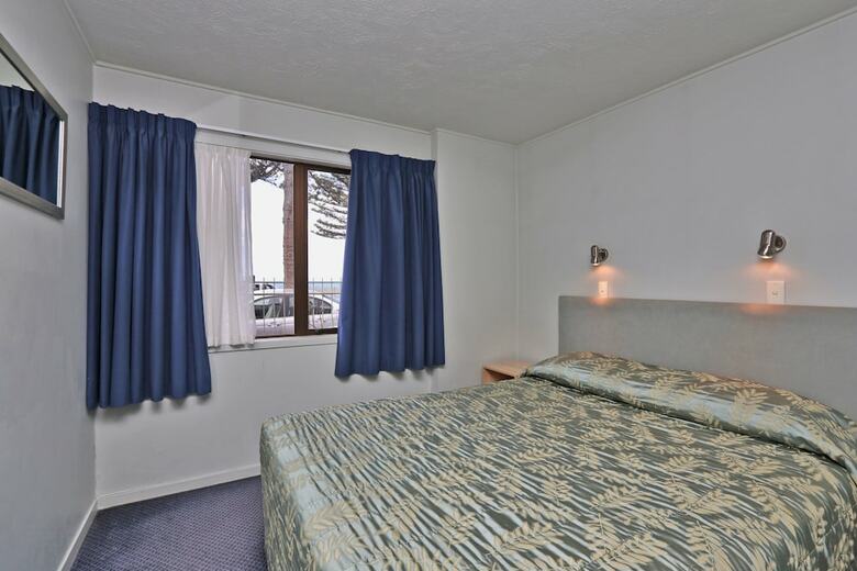 Edgewater Motor Lodge