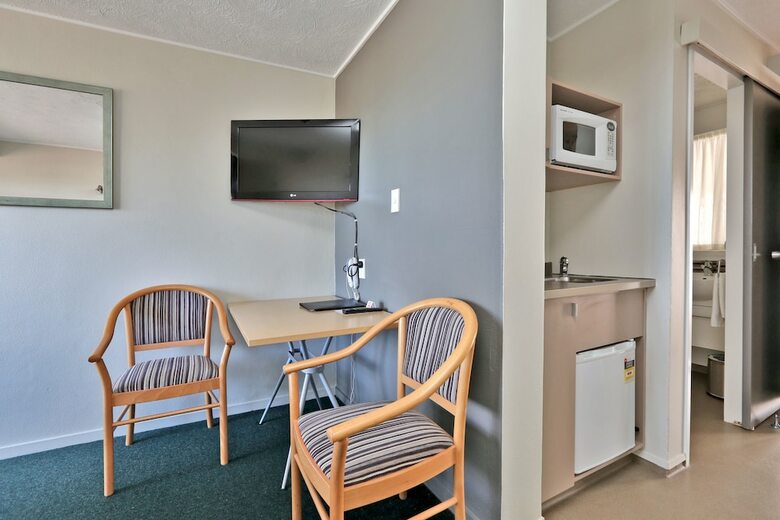Edgewater Motor Lodge
