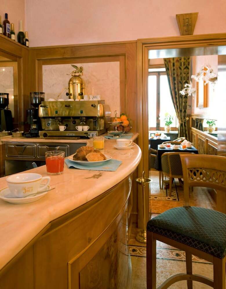 Hotel Joli