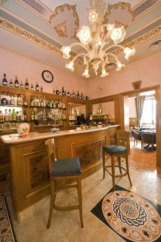 Hotel Joli
