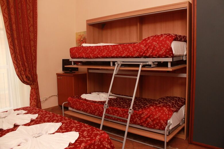 Hostel And Hotel Il Papavero