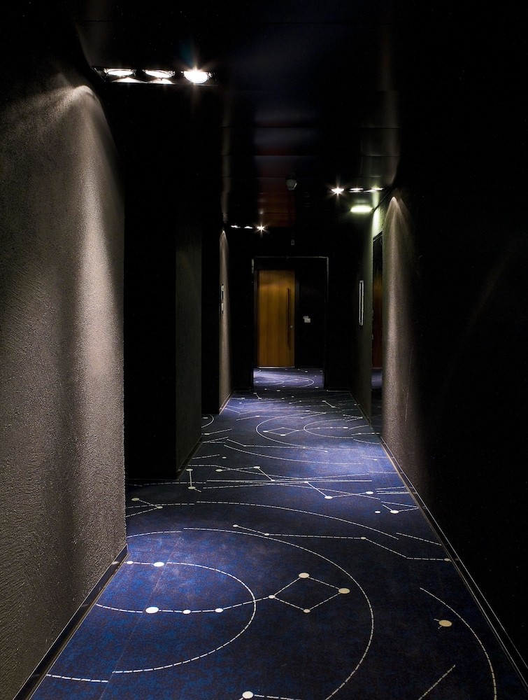 Black Hotel