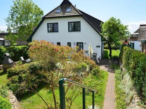 Holiday Home Boddenstrasse.1