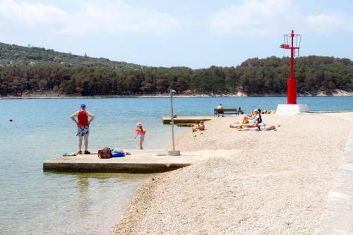 Hostal Apartments By The Sea Cres - 7875