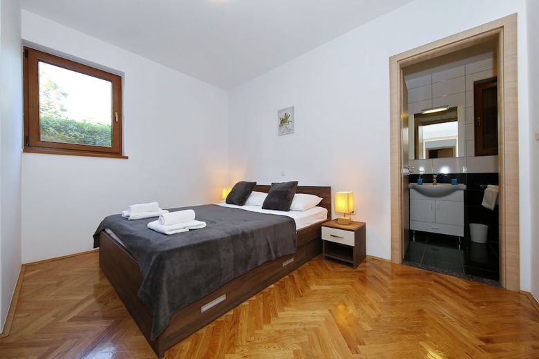 Be-bu-mar Apartments