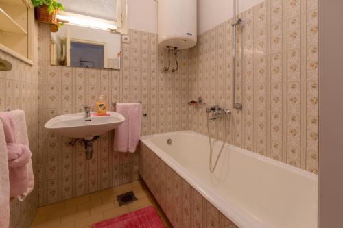 Apartment In Crikvenica 5265