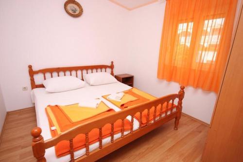 Apartment Gradac 6820b