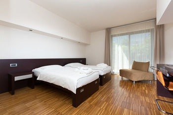Astoria Park Hotel