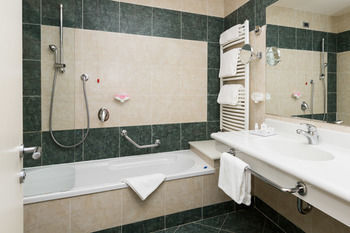 Astoria Park Hotel