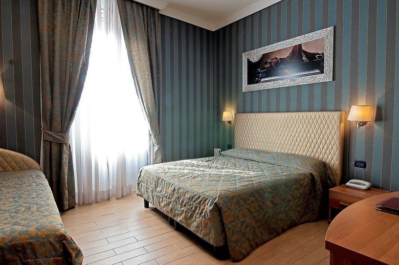 Hotel Lirico
