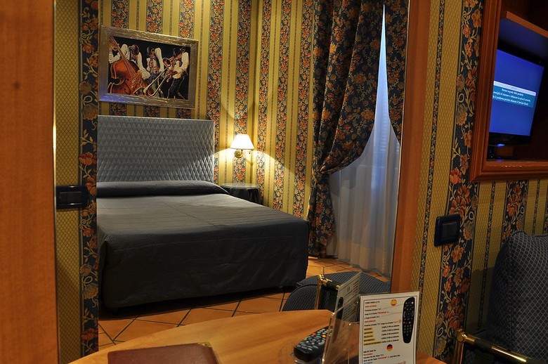 Hotel Lirico