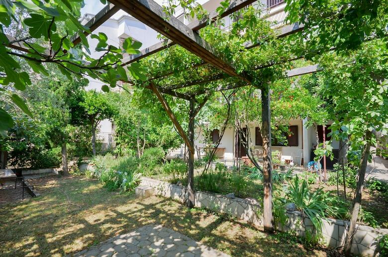 Apartments And Rooms Jaka