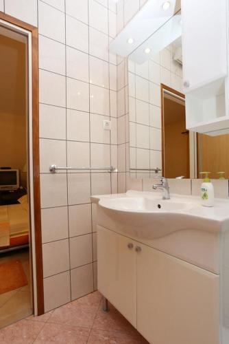 Apartments With A Parking Space Lumbarda (korcula) - 4472