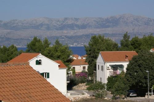 Apartments With A Parking Space Mirca (brac) - 2843