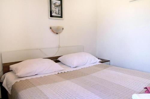 Apartments With A Parking Space Mirca (brac) - 2843